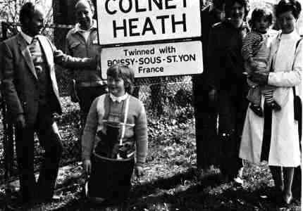 French visitors and Dudley Wood with the twinning sign in Colney Heath